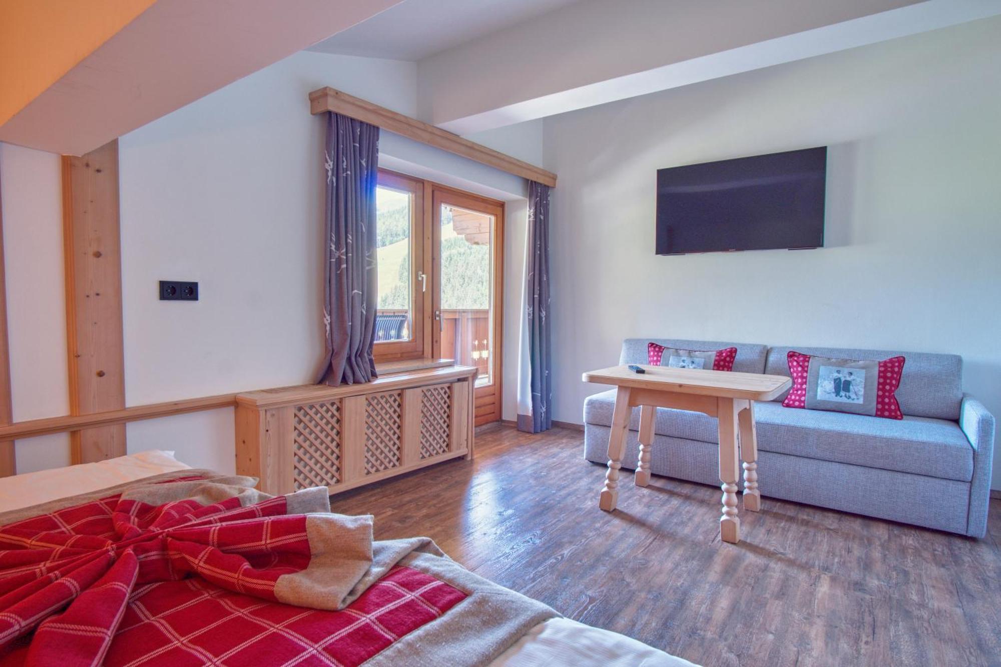 Landhaus Saalbach - Joker Card Included In Summer Rom bilde